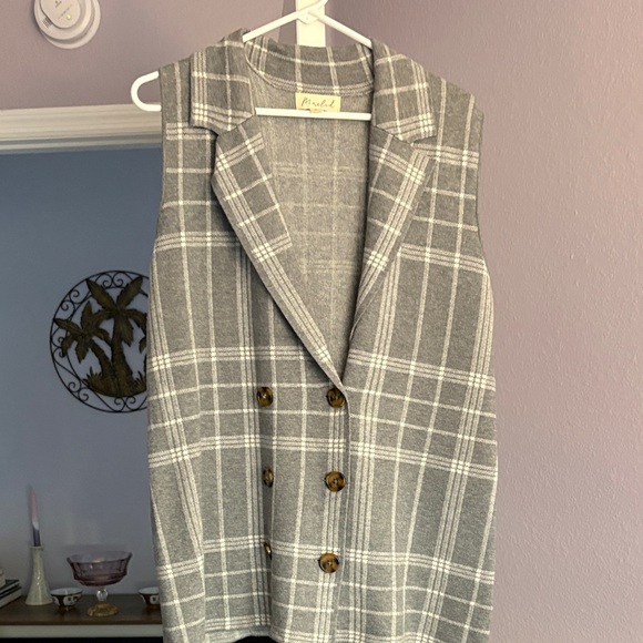 Marled Gray Plaid V-Neck Sweater Vest - Picture 5 of 5